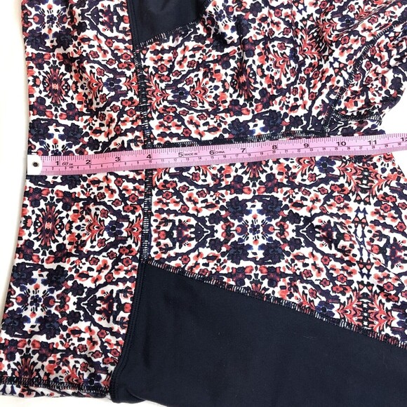 Athleta Salutation Sz M Leggings Paisley Floral Geo Navy Pattern Mid Rise Crop - Picture 5 of 8